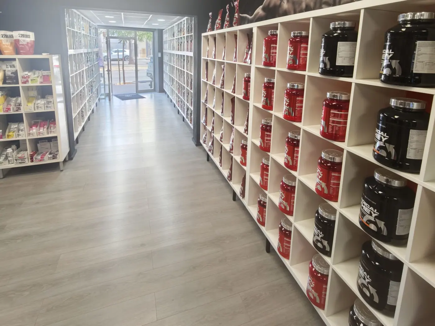 Pared de proteínas de la tienda de Manacor