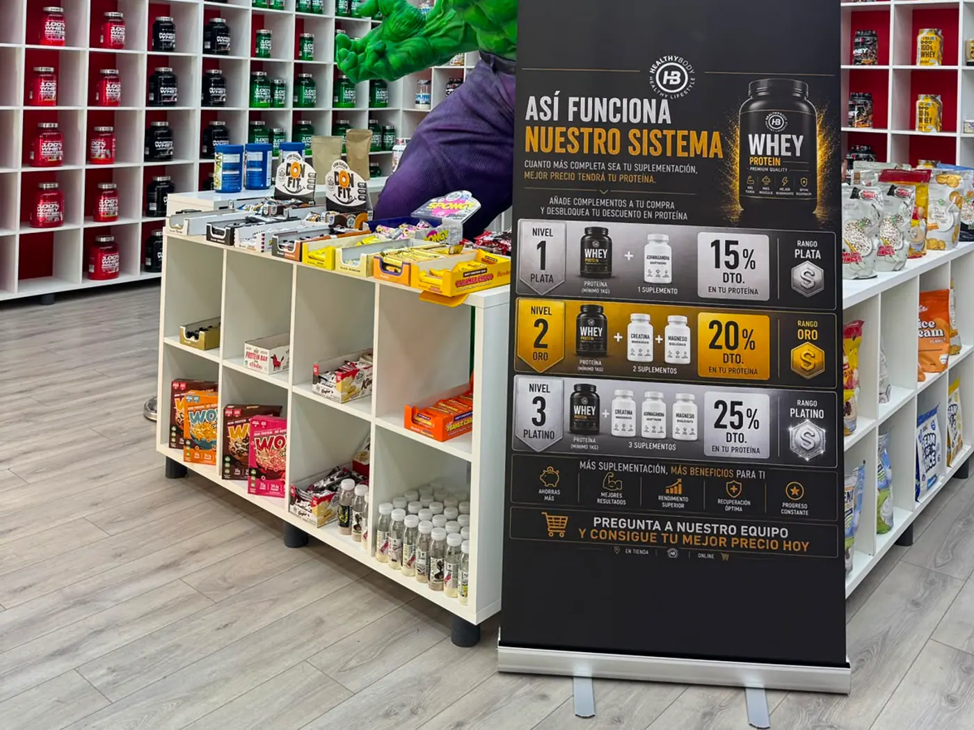 Expositor de barritas y snacks en la tienda de Palma